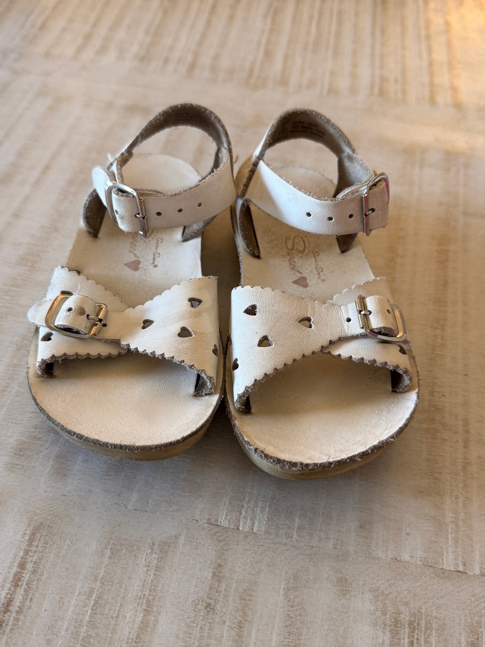 Girls White Heart-Detail Adjustable Leather Sandals
